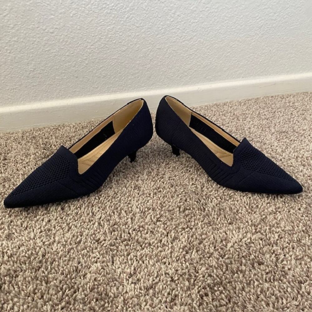 Adrienne Vittadini Skippy Kitten Heel‎ Pumps Navy Blue Stretch NWOT Women's 6M